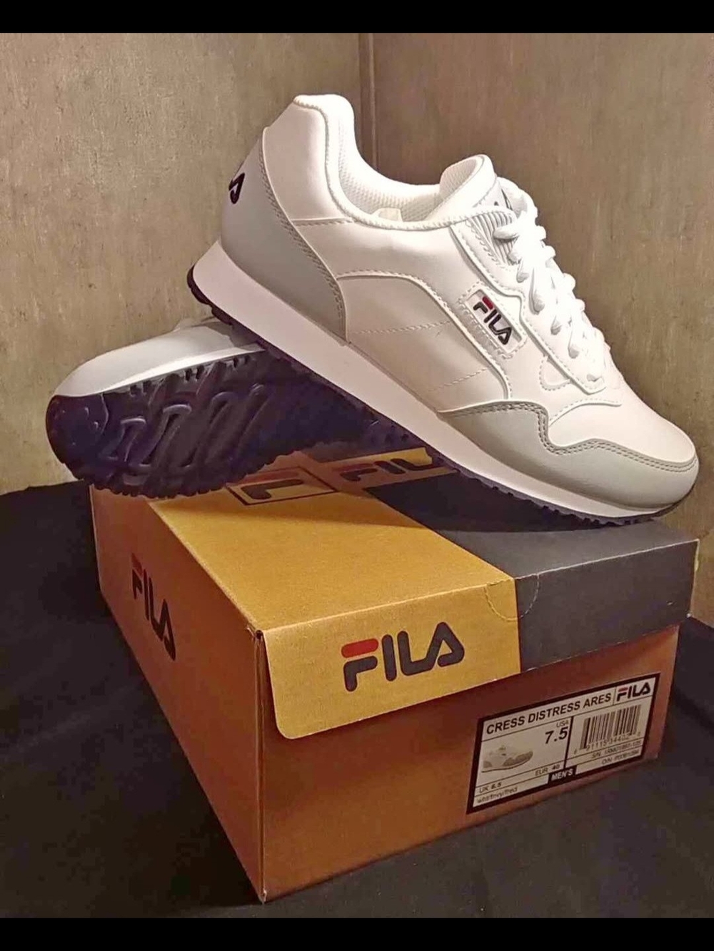 Fila Dress Distress Ares Mens size 7.5